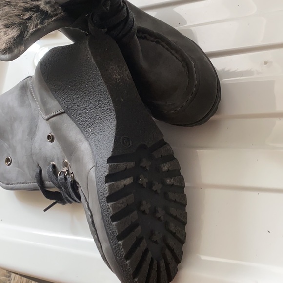 Vintage 1999 Faux fur lined wedge boots - Picture 4 of 4